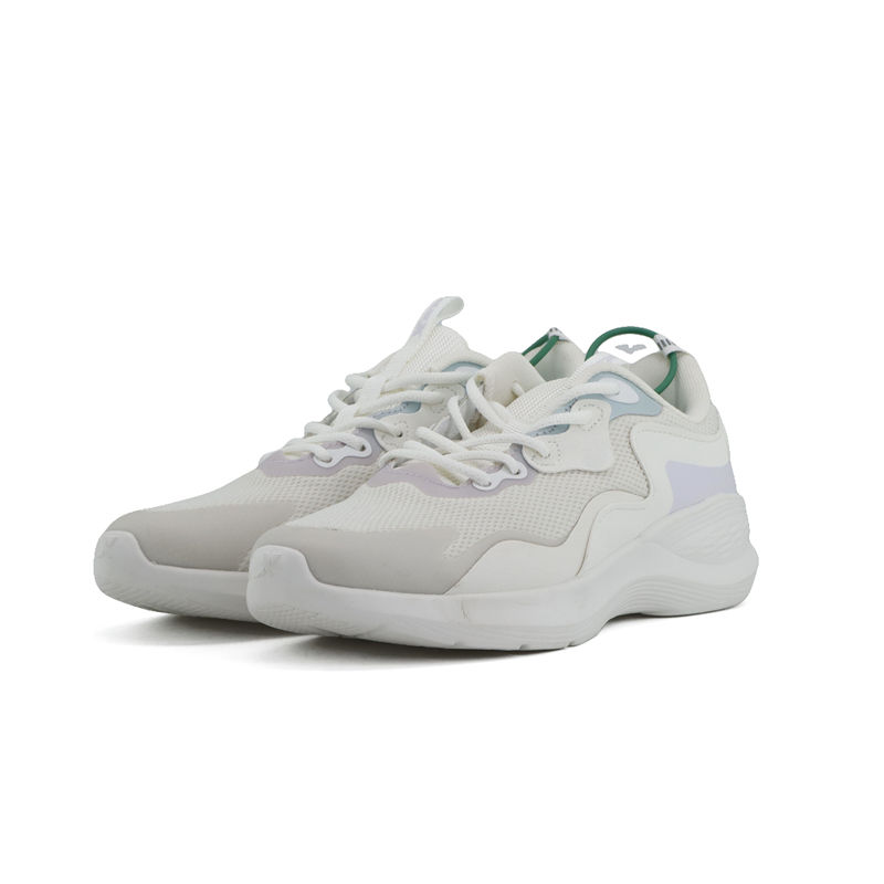 Women's sports shoes