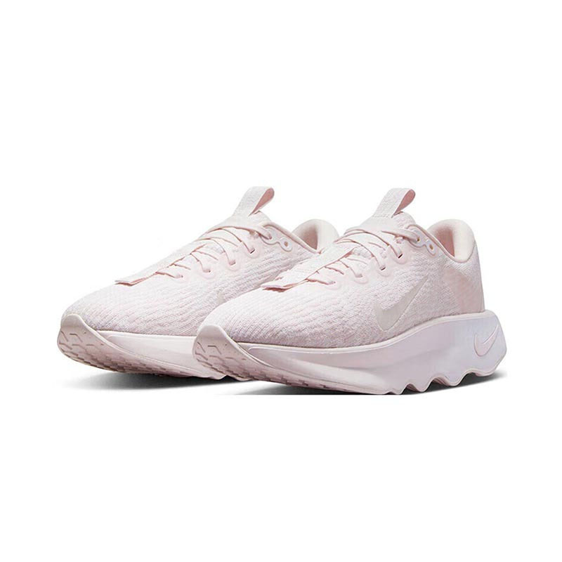 Women's sports shoes