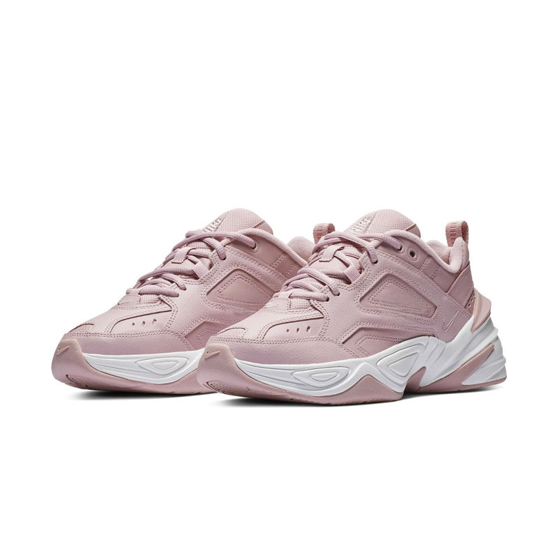 Women's sports shoes