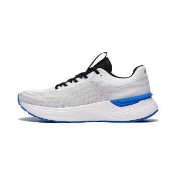 Men's sports shoes